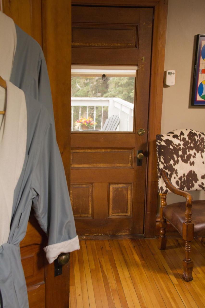 Pinehurst Inn Bed & Breakfast Bayfield Exterior photo
