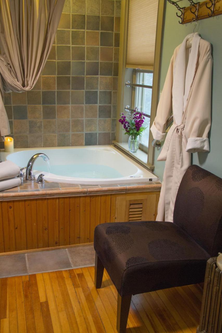 Pinehurst Inn Bed & Breakfast Bayfield Exterior photo