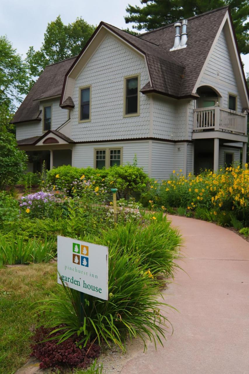 Pinehurst Inn Bed & Breakfast Bayfield Exterior photo