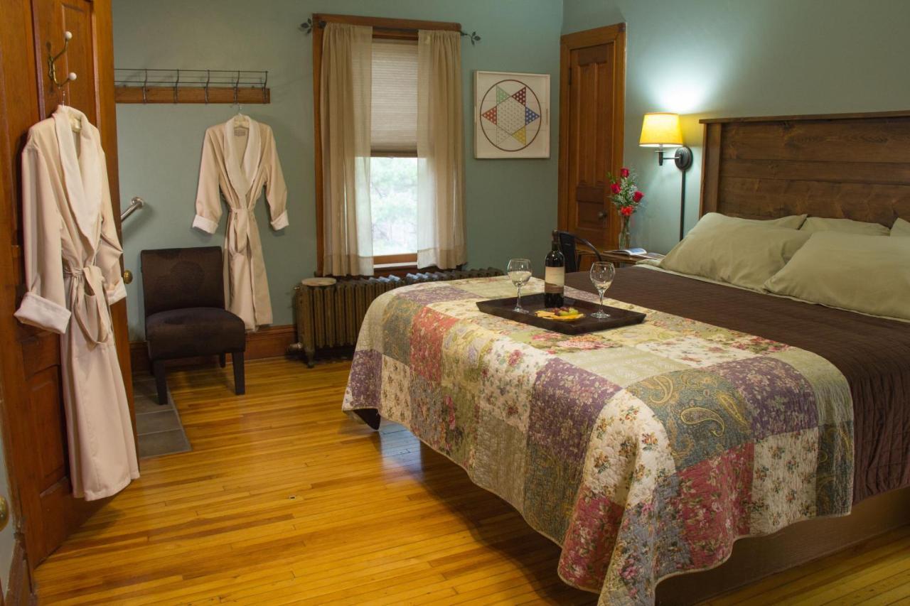 Pinehurst Inn Bed & Breakfast Bayfield Exterior photo
