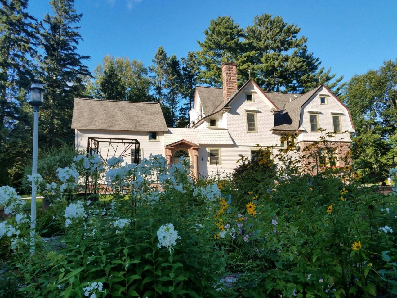 Pinehurst Inn Bed & Breakfast Bayfield Exterior photo